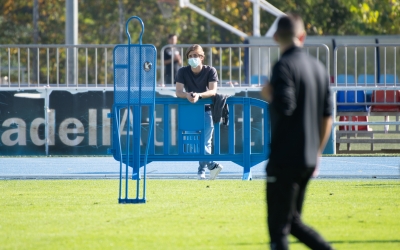 Jose Manzanera, director esportiu arlequinat, seguint un entrenament a Sant Oleguer | Roger Benet